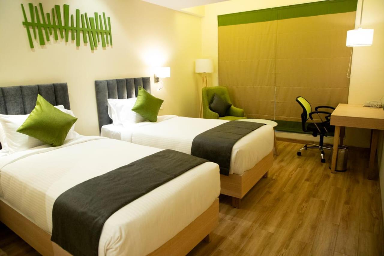 Regenta Central Harsha Vapi Pārdi Exterior foto